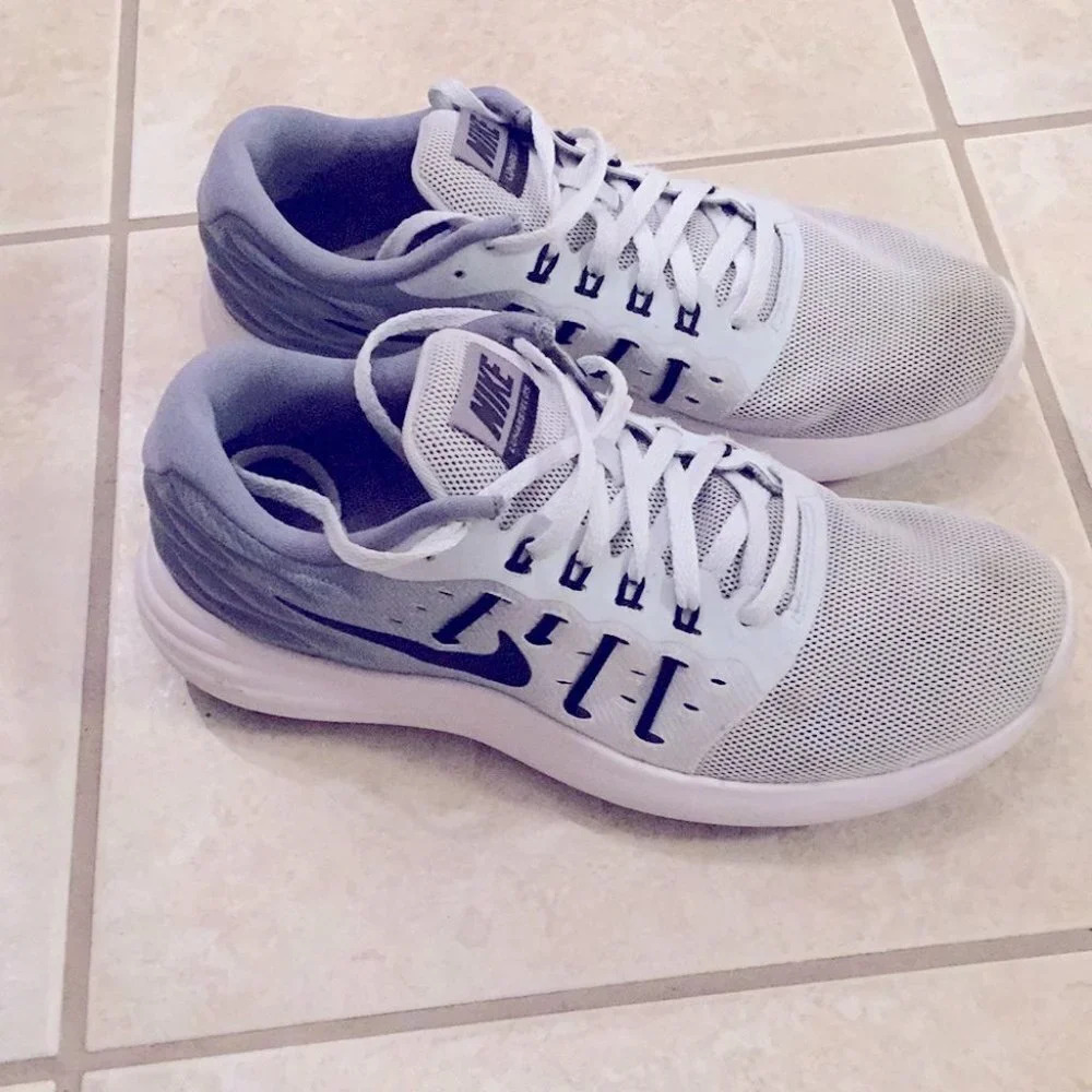 Nike Air‎ Women’s Shoes Sneakers Grey Sz 6.5